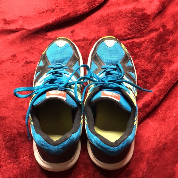 Boys size US5/ EU37 the north face light weight shoe in turquoise & lime green. - Picture 3 of 5